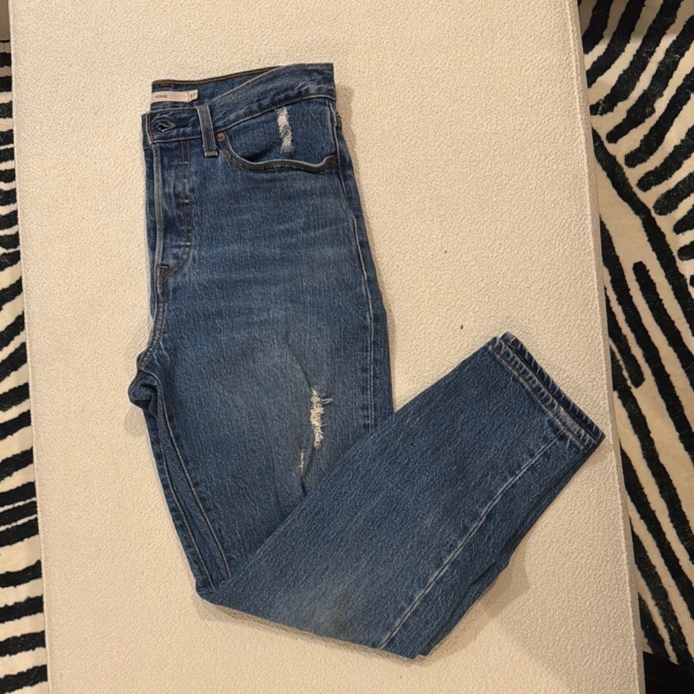 Levi’s Blue Skinny Jeans with Distressed Details - Picture 2 of 5